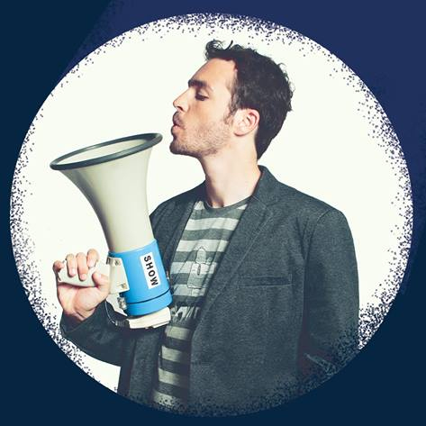 גיורא זינגר במופע סטנדאפ