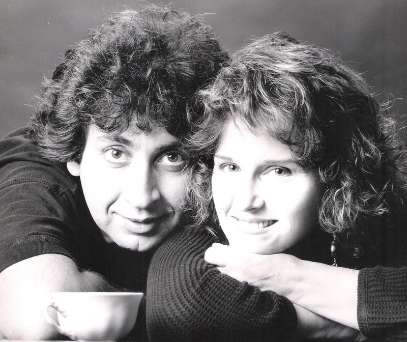 חברים נפגשים בפאב- שוקי ודורית