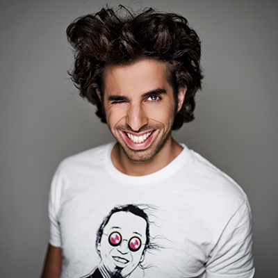 אורי חזקיה במופע סטנדאפ