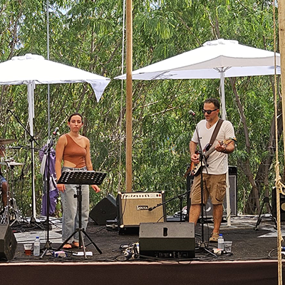 להקת אולד סקול במופע מחווה ללהקות הגדולות משנות ה60, 70, 80